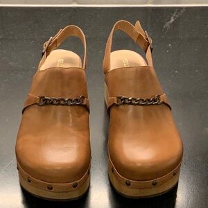 Silent D Clogs W/Back Closure and Chain Detail Size 8 NEW